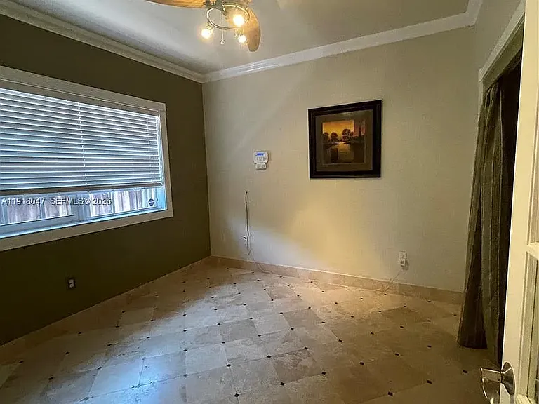 232 SW 7th Ave — Photo 14