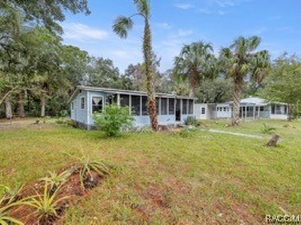 6612 Riverside Dr, Yankeetown, FL 34498