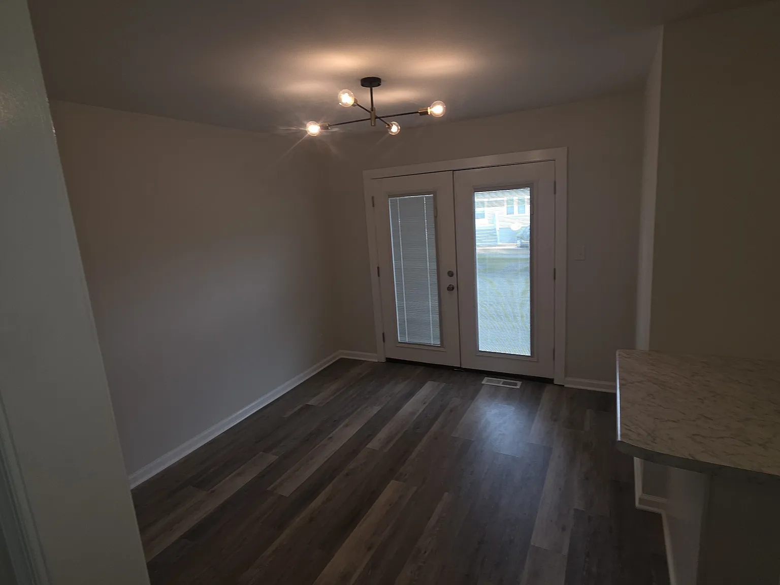 3 bed, 1.5 bath, $1,800 — Photo 2