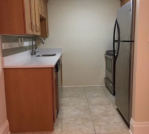 3rd image of 5221 S Bayshore Blvd #20