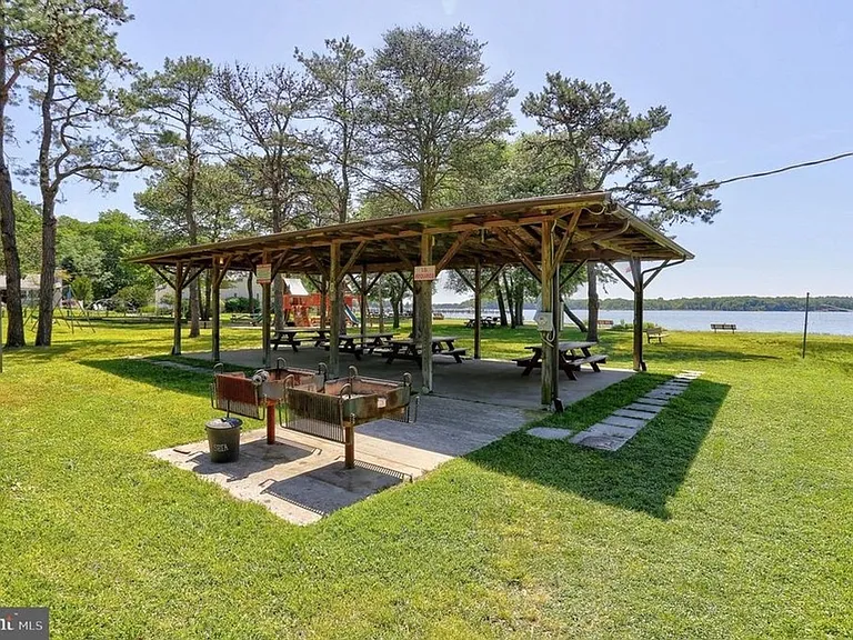 211 Sillery Bay Rd — Photo 49