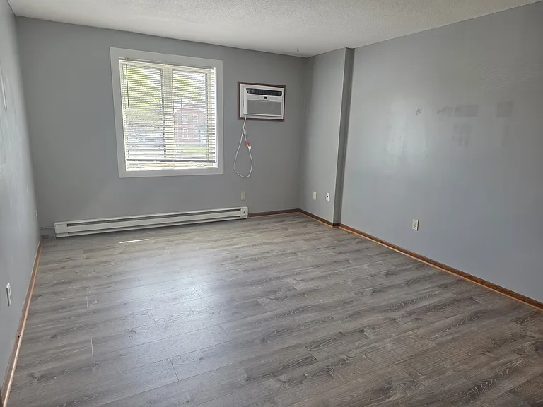 421 1st Ave E #215 — Photo 5