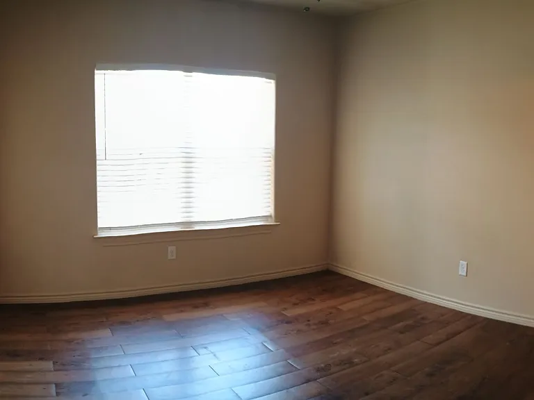 300 Shady Grove Dr #F — Photo 3