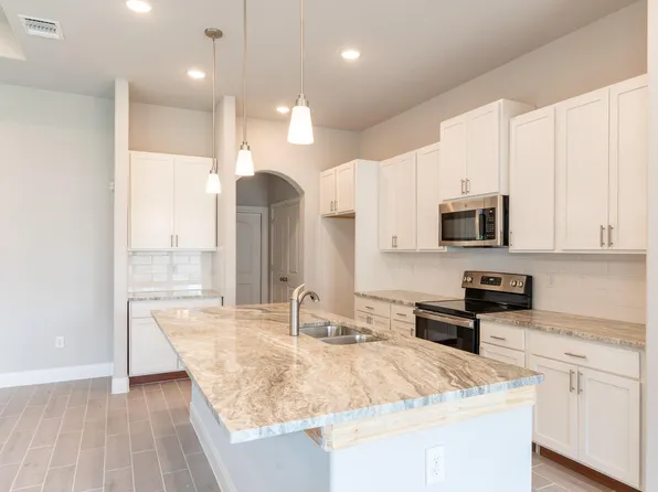 406 Park Cir, Hondo, TX 78861