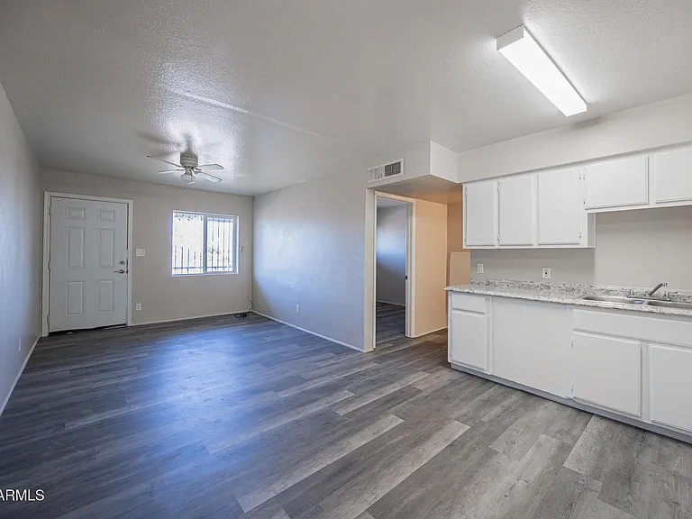 1703 W Mountain View Rd #14 — Photo 7