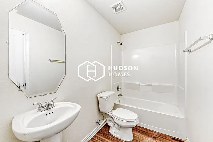 2722 Stallings Dr — Photo 9