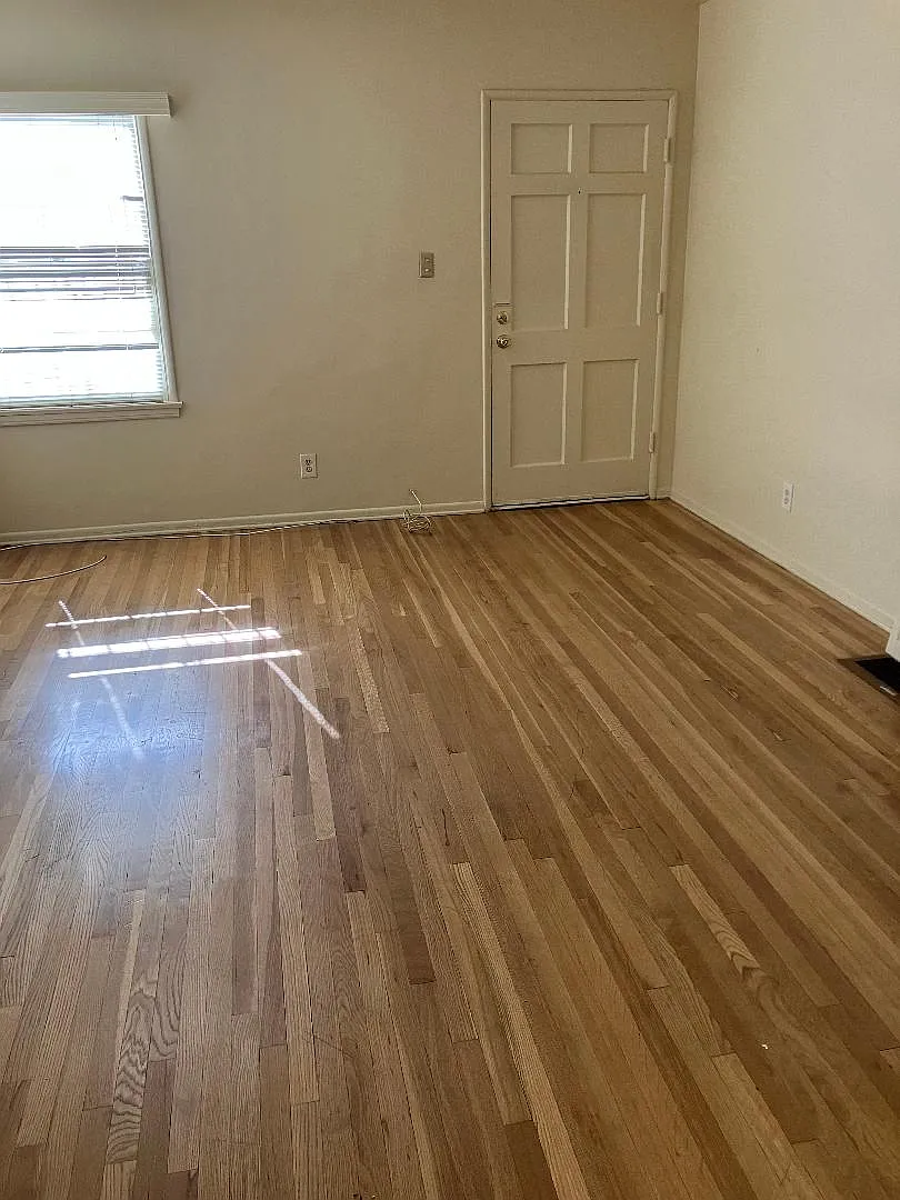 3637 S Victoria Ave — Photo 1