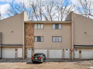 3209 Schuetzen Ln, Davenport, IA 52804