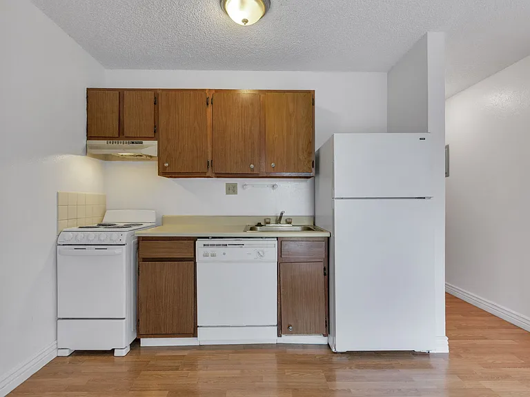 South Street Apartments — Photo 6