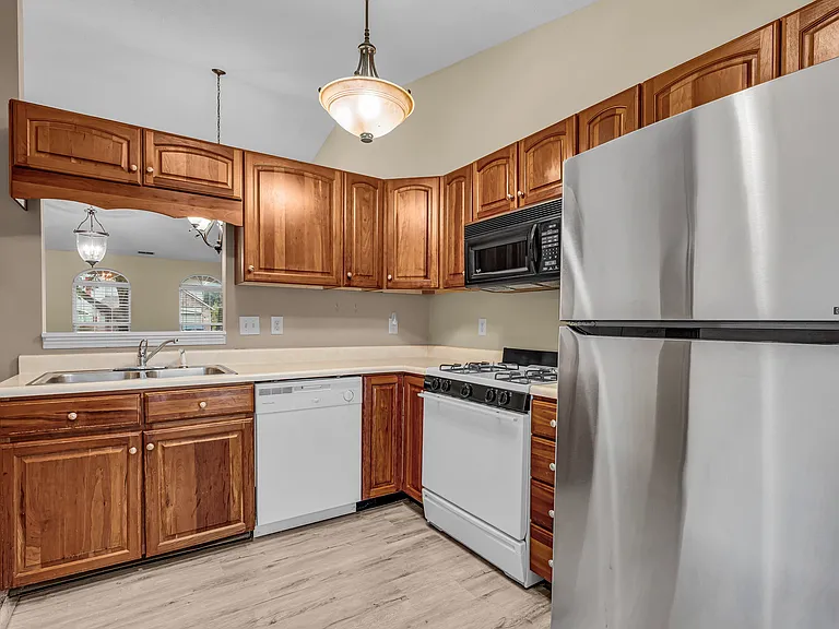 6748 Wimbledon Dr — Photo 9