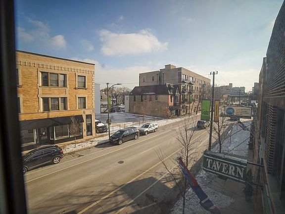 3rd image of 3460 N Lincoln Ave #2