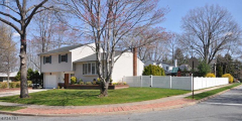 1st image of 19 Van Breemen Ct