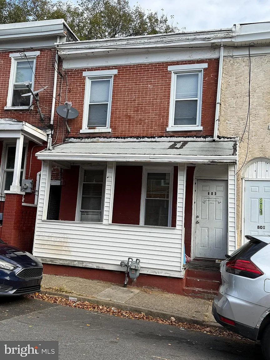 803 W 7th St photo 1