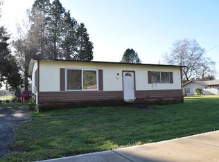 92 8th St, Dayton, OR 97114