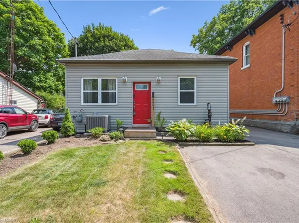 241 Highway 8, Dundas, ON L9H 5E1