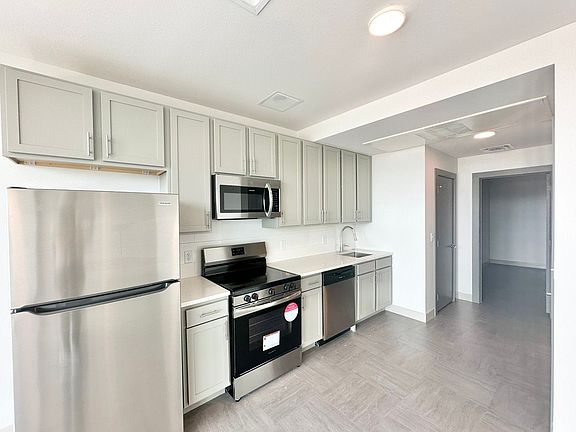 4th image of 230 S Broadway Ave #1B-1BA-600SQFT