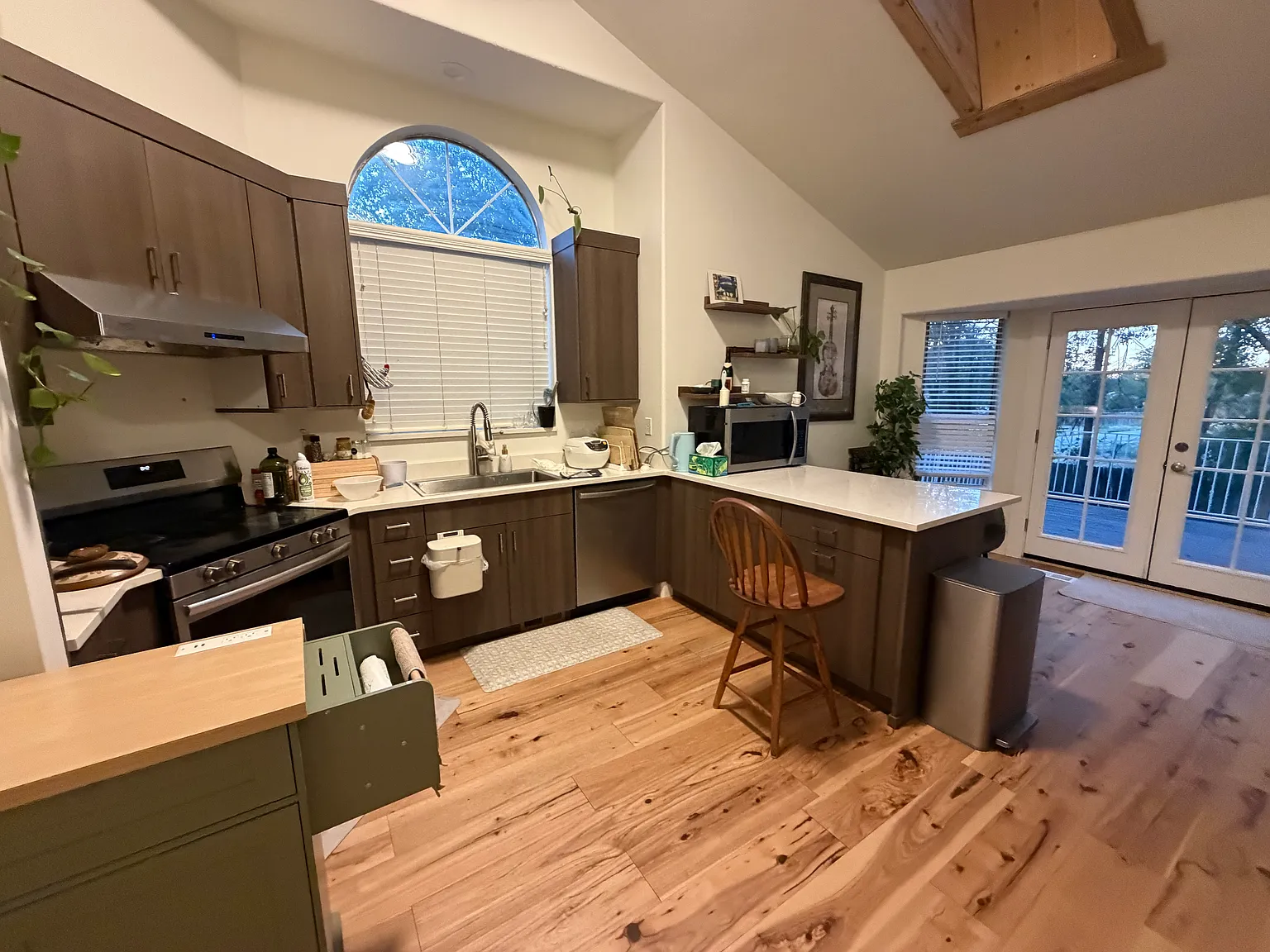 5 bed, 2430 sqft, $2,950 — Photo 4