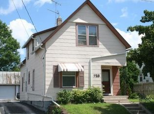723 S 25th St, Manitowoc, WI 54220