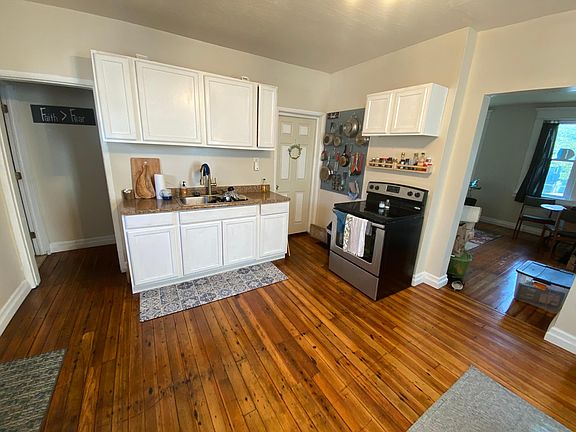3rd image of 823 Campbell Ave