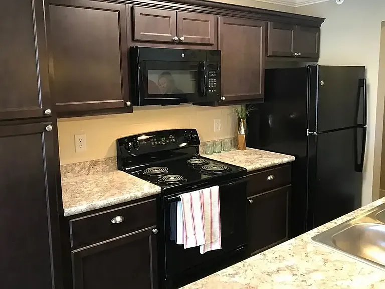 State Street Apartments — Photo 4