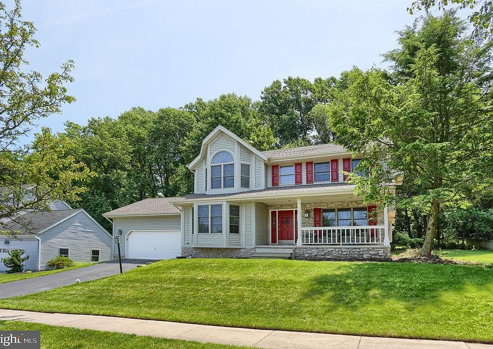 2nd image of 1085 Stonegate Rd