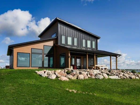 150 Prairie Sands Dr, Dawson, ND 58428
