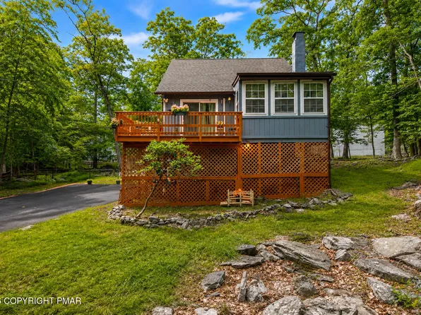 2128 Apley Dr, Bushkill, PA 18324