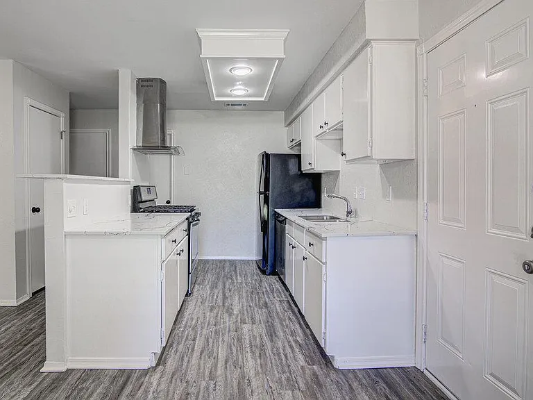 5301 Indio Cir #B — Photo 8