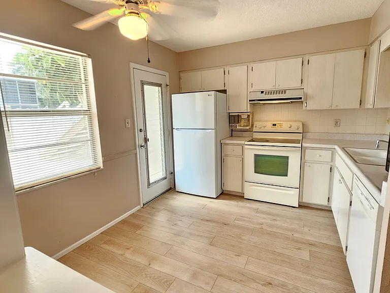 509 W Venice Ave #102 — Photo 11
