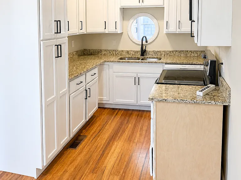 2338 Johnson Ferry Rd — Photo 4