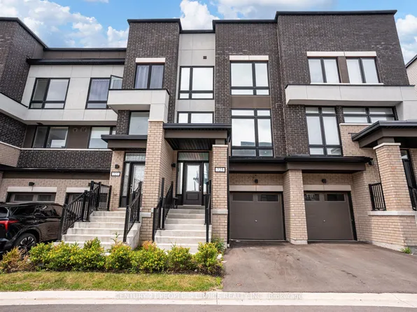 725 Heathrow Path, Oshawa, ON L1K 3G4