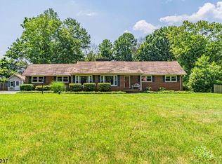 17 S Four Bridges Rd, Chester, NJ 07930