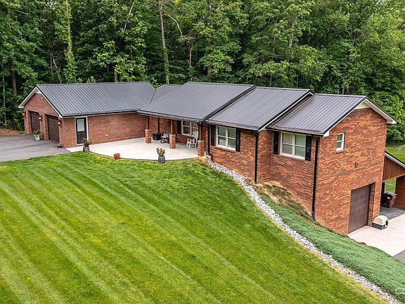 3rd image of 114 Foothills Dr SE