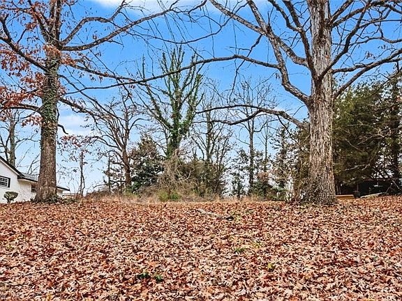 2nd image of 603 Spruce St