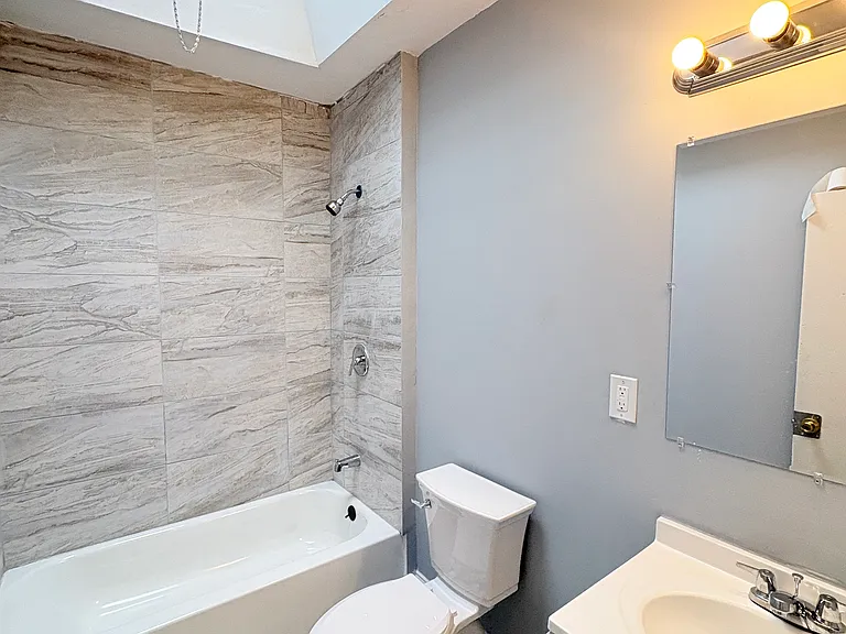 1700 N Edgewood St — Photo 13