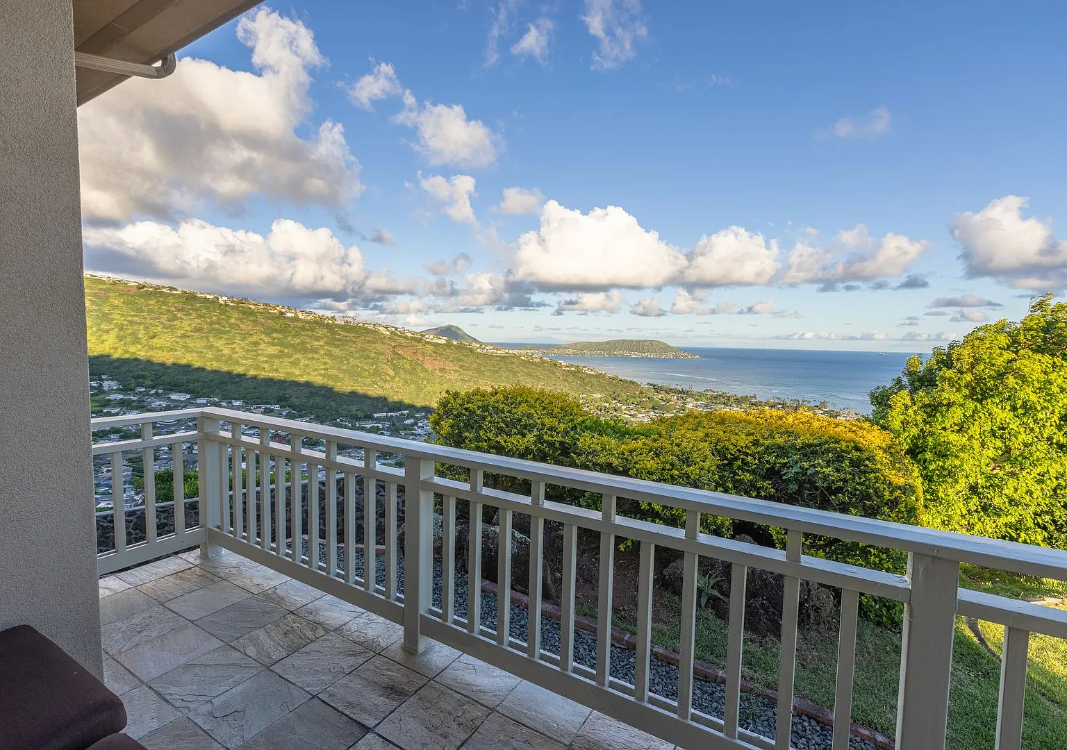 Furnished ina Haina Ridge Home with Panoramic Ocean Views — Photo 1