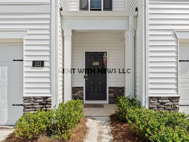 111 Starlight St — Photo 4