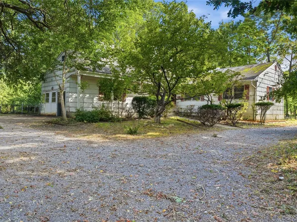 31 Woodland Drive, East Islip, NY 11730