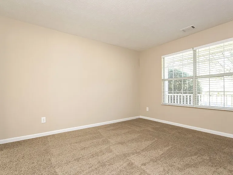 1240 Chris Lake Dr — Photo 4