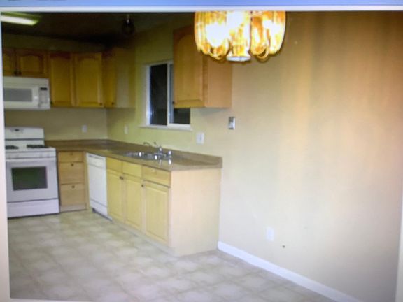 5th image of 7275 Salazar Dr #1