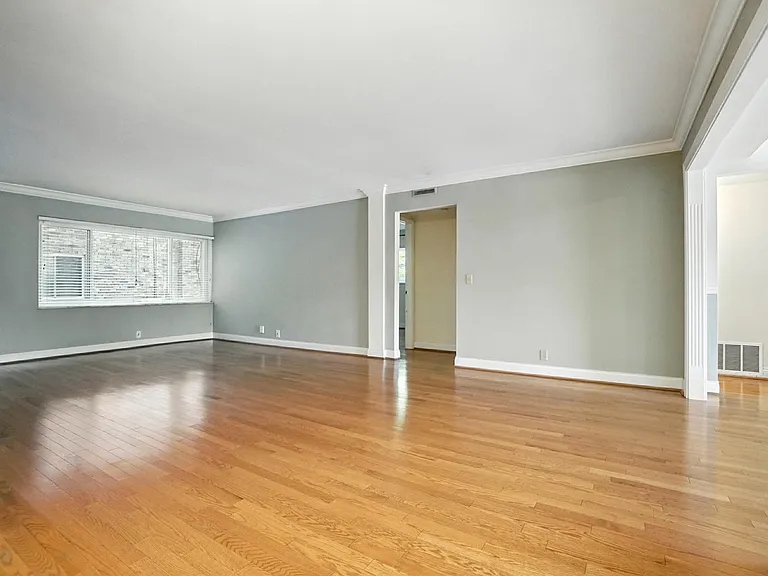 2270 Madison Rd #1B — Photo 9
