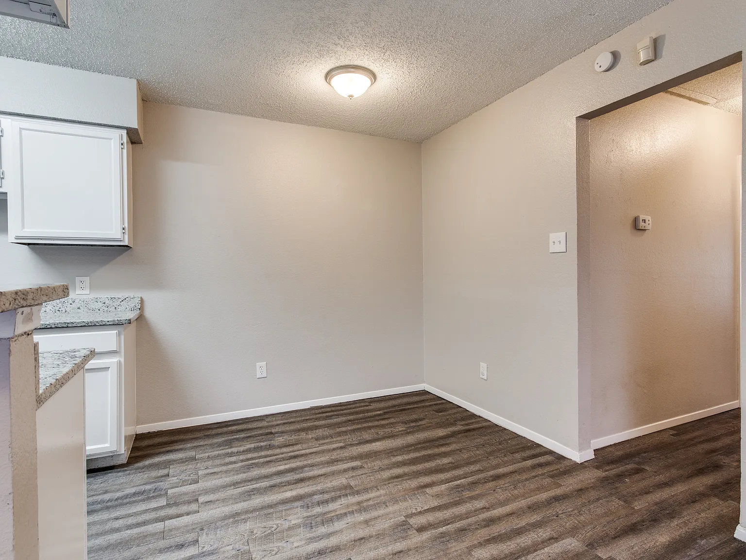 2 bed, 900 sqft, $1,350 — Photo 3