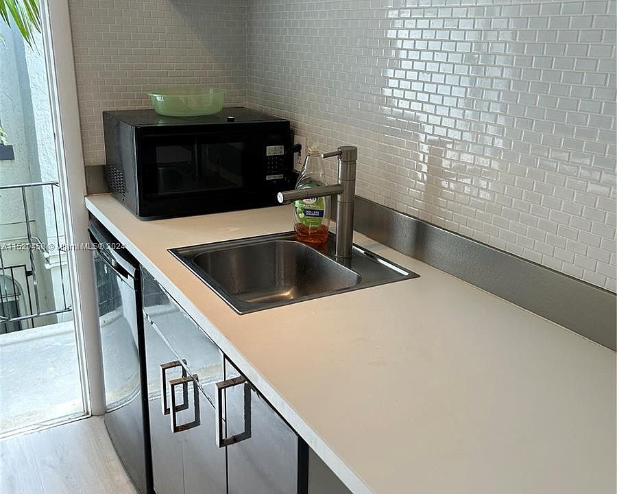 1st image of 1135 Euclid Ave APT 2