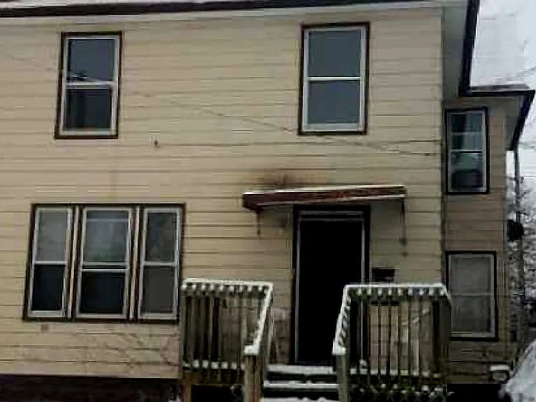 253 1/2 W Pleasant St — Photo 1