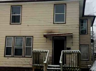 253 1/2 W Pleasant St, Freeport, IL 61032