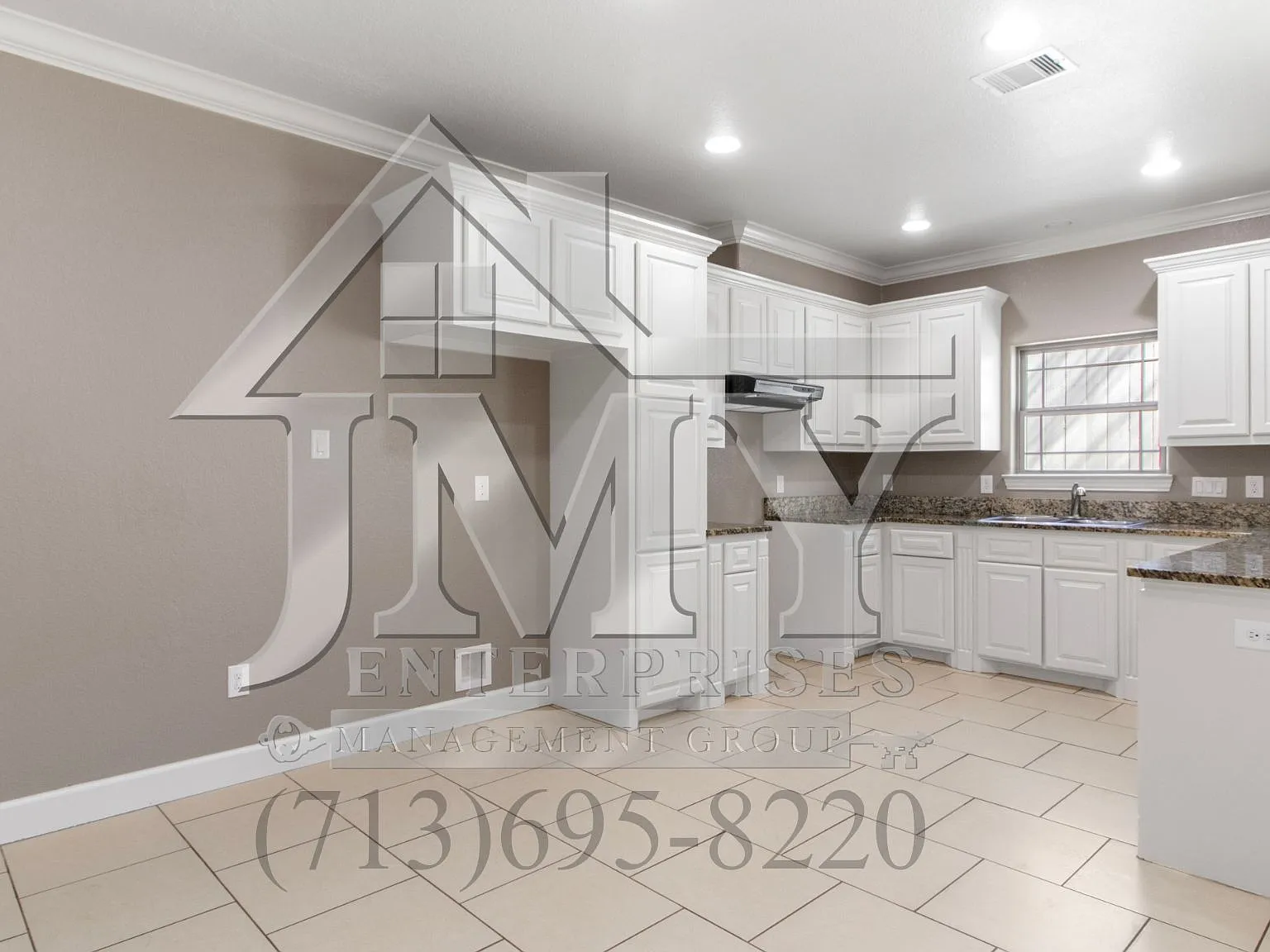 3 bed, 2.5 bath, 3200 sqft, $1,800 — Photo 3