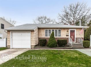 1468 Little Whaleneck Rd, Merrick, NY 11566