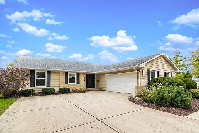 1st image of 929 Canterbury Dr