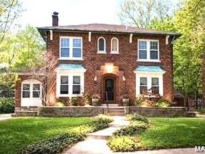 421 W Point Ct, Saint Louis, MO, 63130