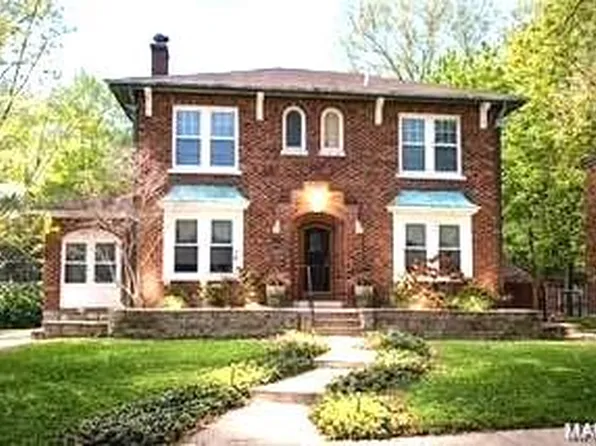 421 W Point Ct, Saint Louis, MO 63130